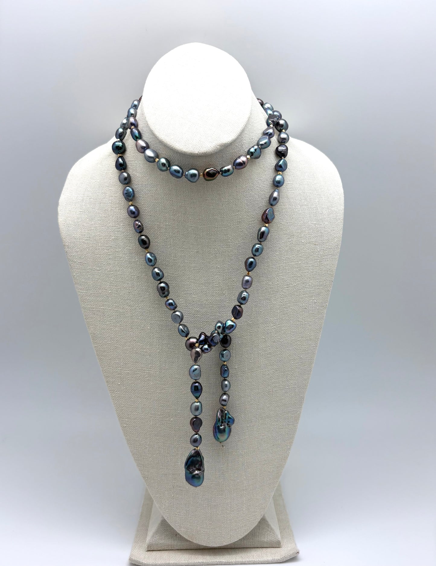Alice lariat, peacock pearl