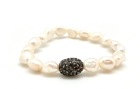 Annie bracelet, white pearl