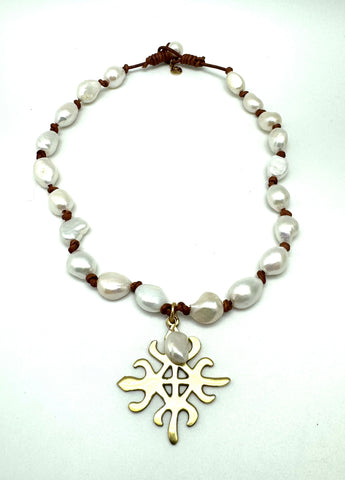 Ronja necklace - white pearl / saddle leather