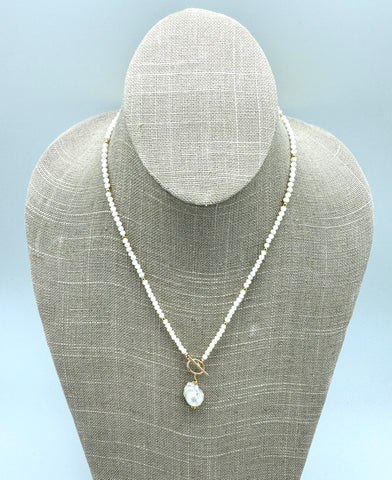 Carol Necklace gem- mother of pearl