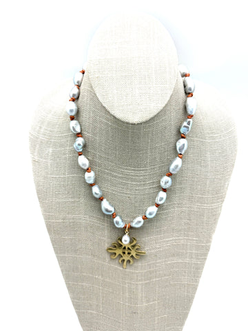 Ronja necklace - grey pearls / saddle leather