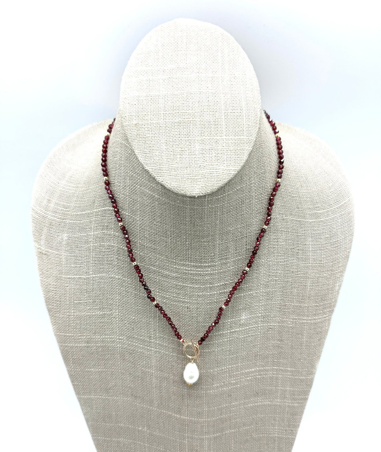 Carol Necklace gem- garnet