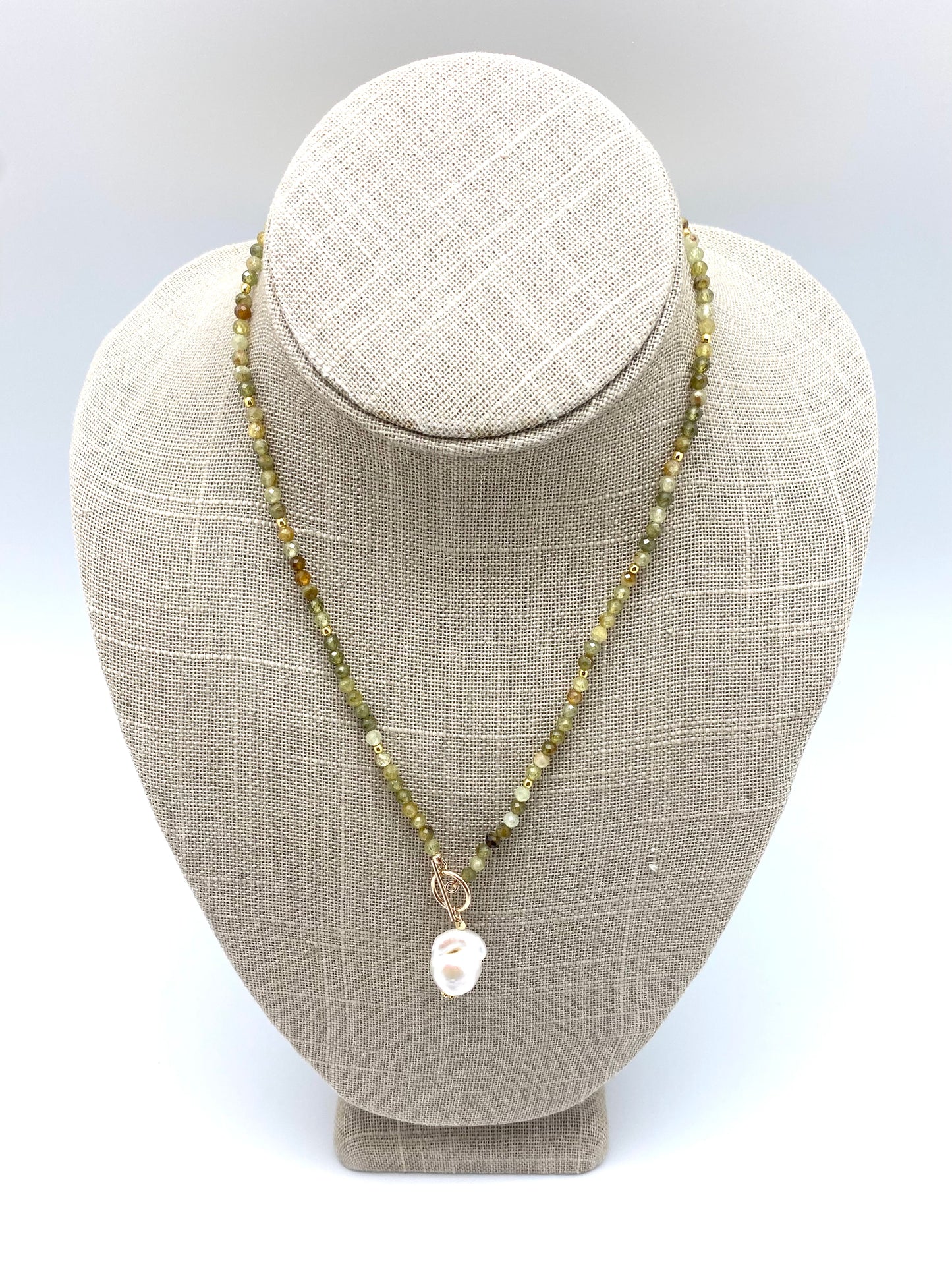 Carol necklace gem - green garnet