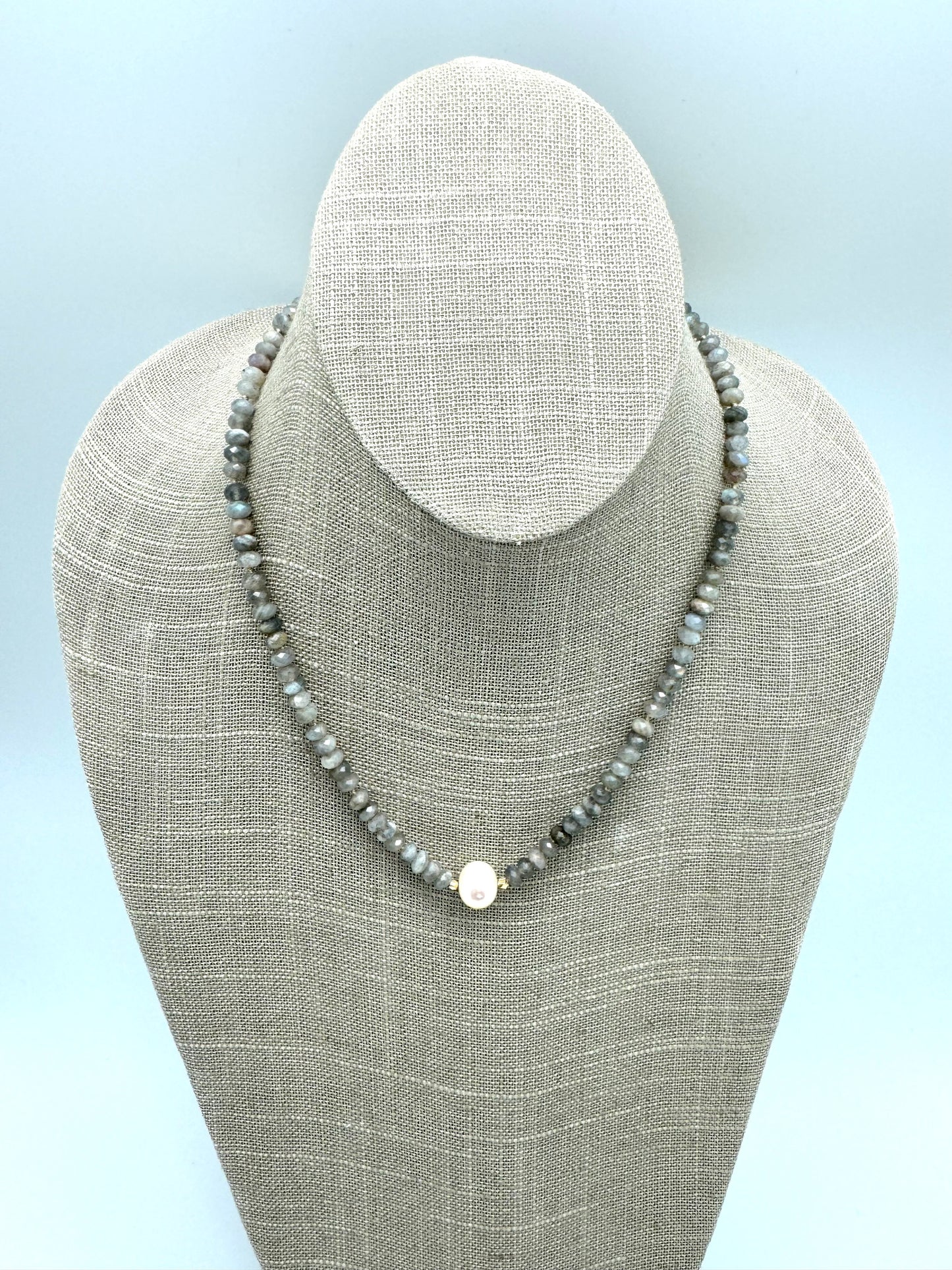 Maja necklace - labradorite