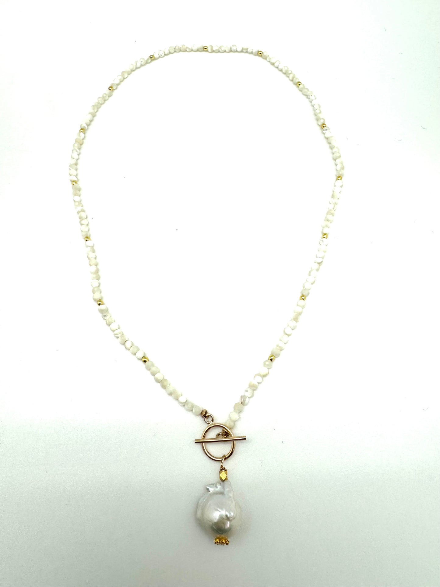 Carol Necklace gem- mother of pearl