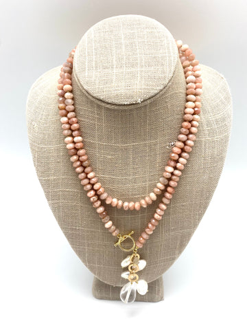 Ellinor Clasp Necklace - pink/moonstone