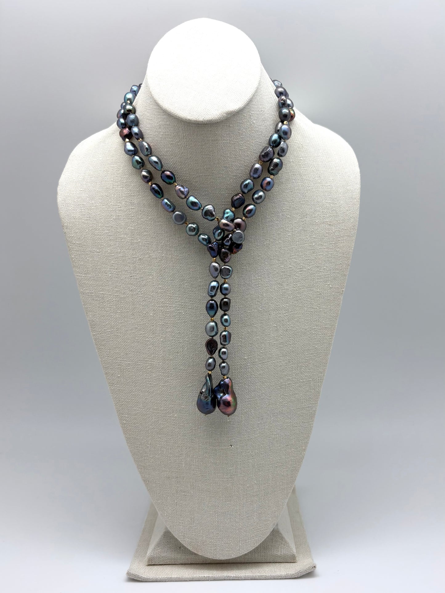 Alice lariat, peacock pearl