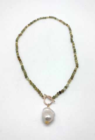 Carol necklace gem - green garnet