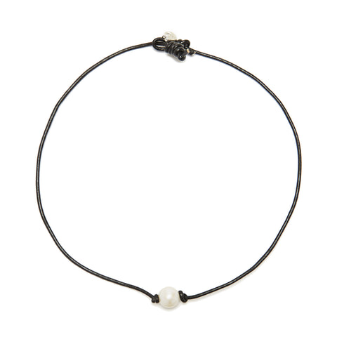 Victoria single pearl necklace - black/white