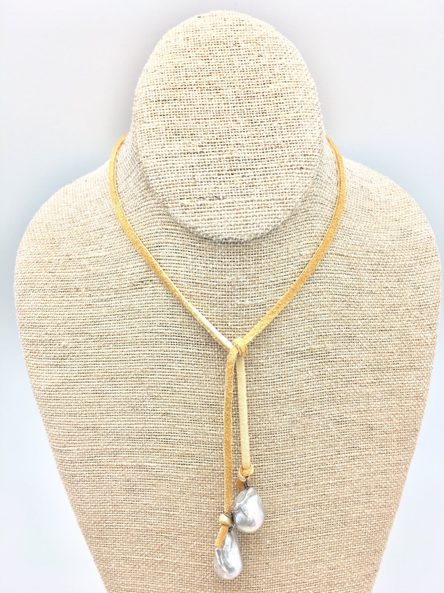 Baroque Lariat - grey pearl/beige