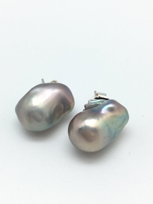 Baroque Stud Earrings - light grey pearl