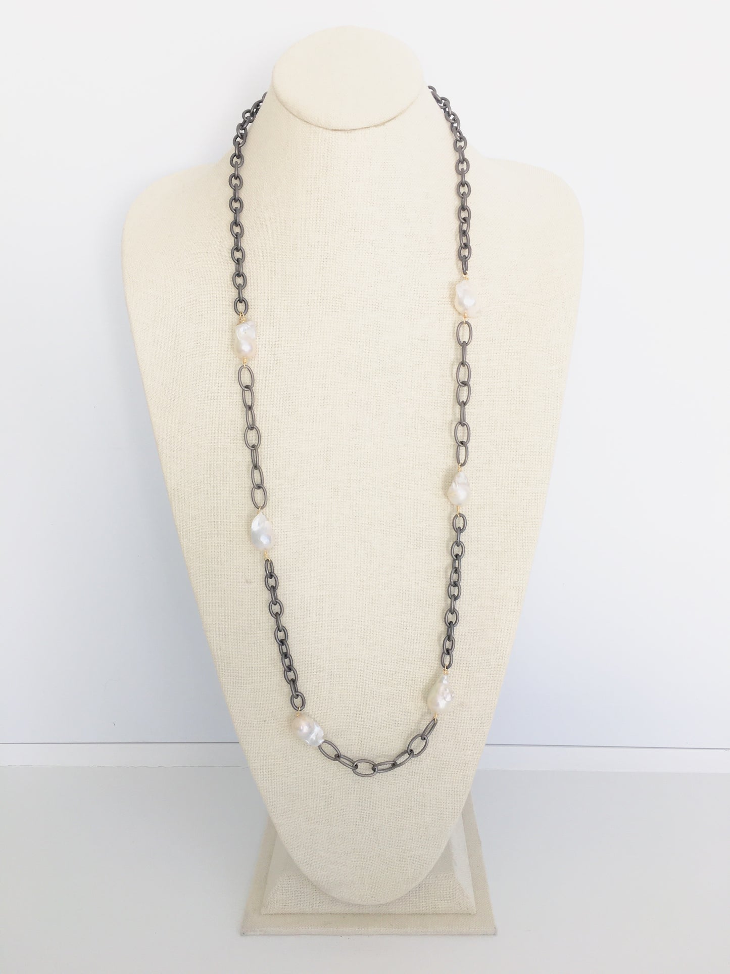 Malin Necklace - oxidized/white