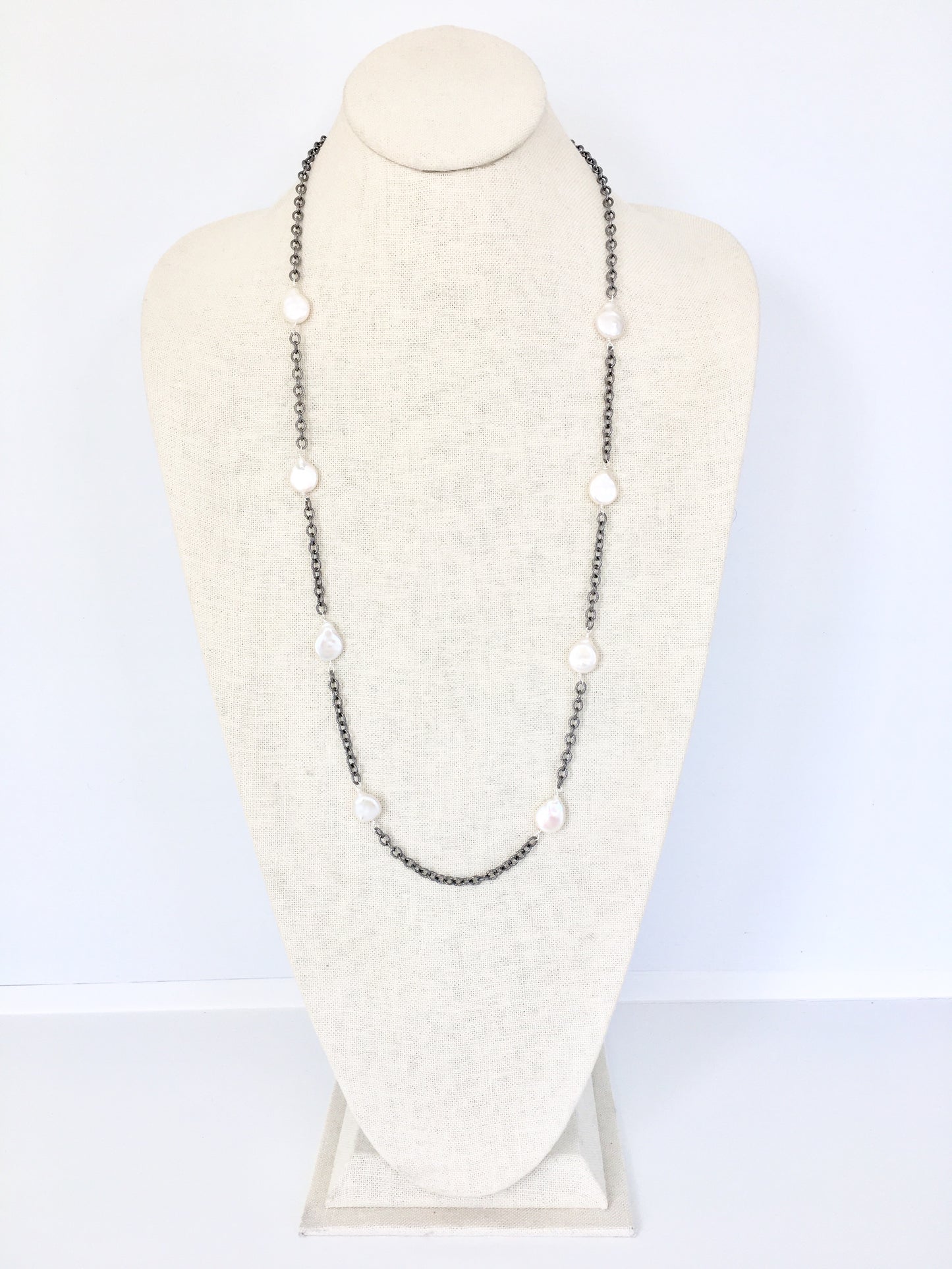 Sara coin, white pearl and oxidized chain