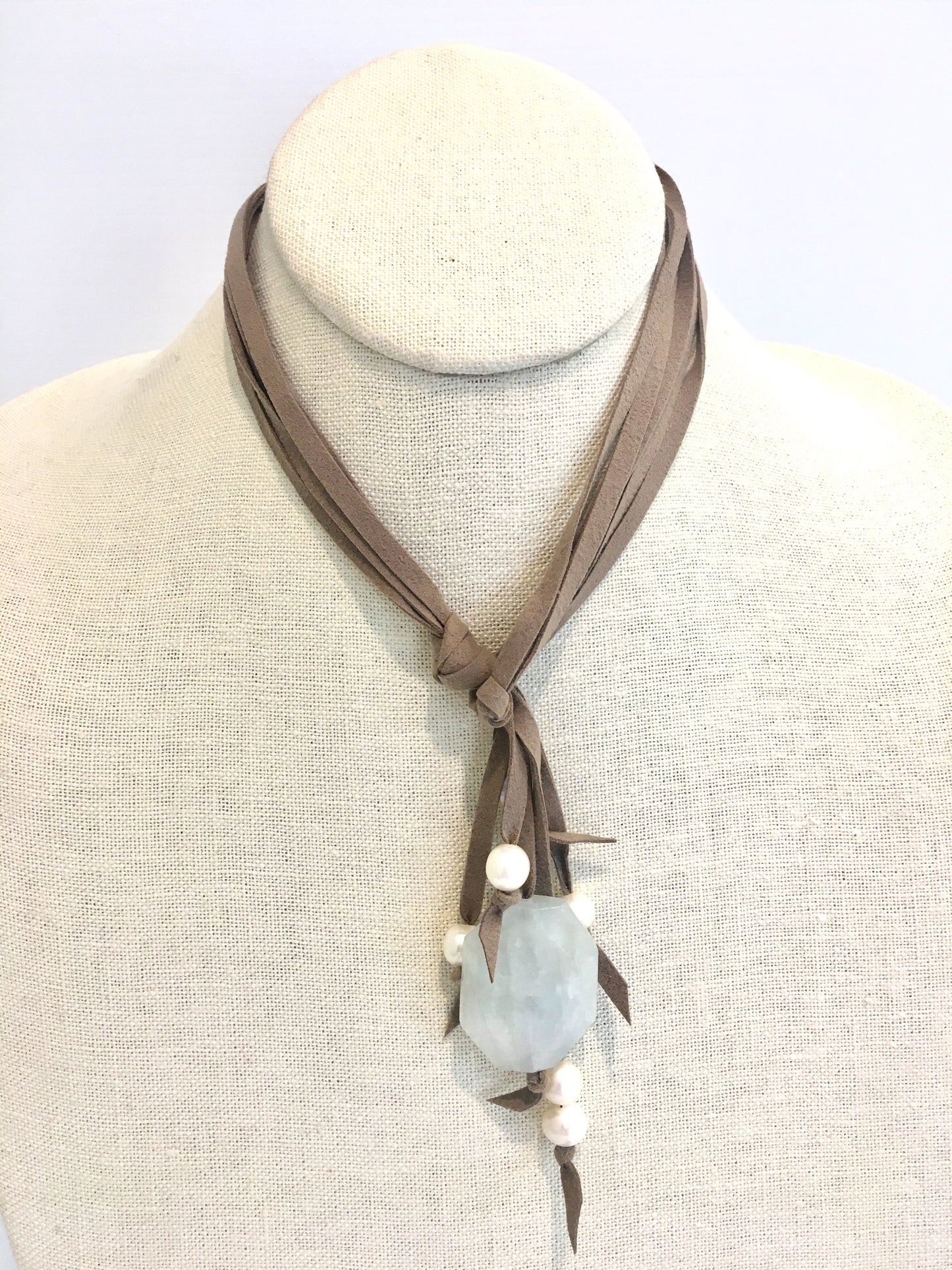 Camilla suede necklace - taupe/white/aqua