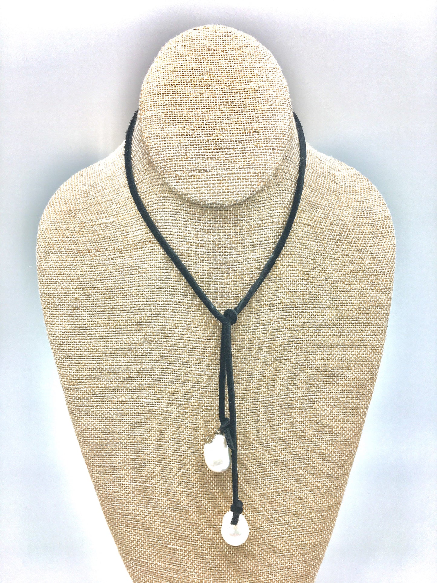 Baroque Lariat - white pearl/black