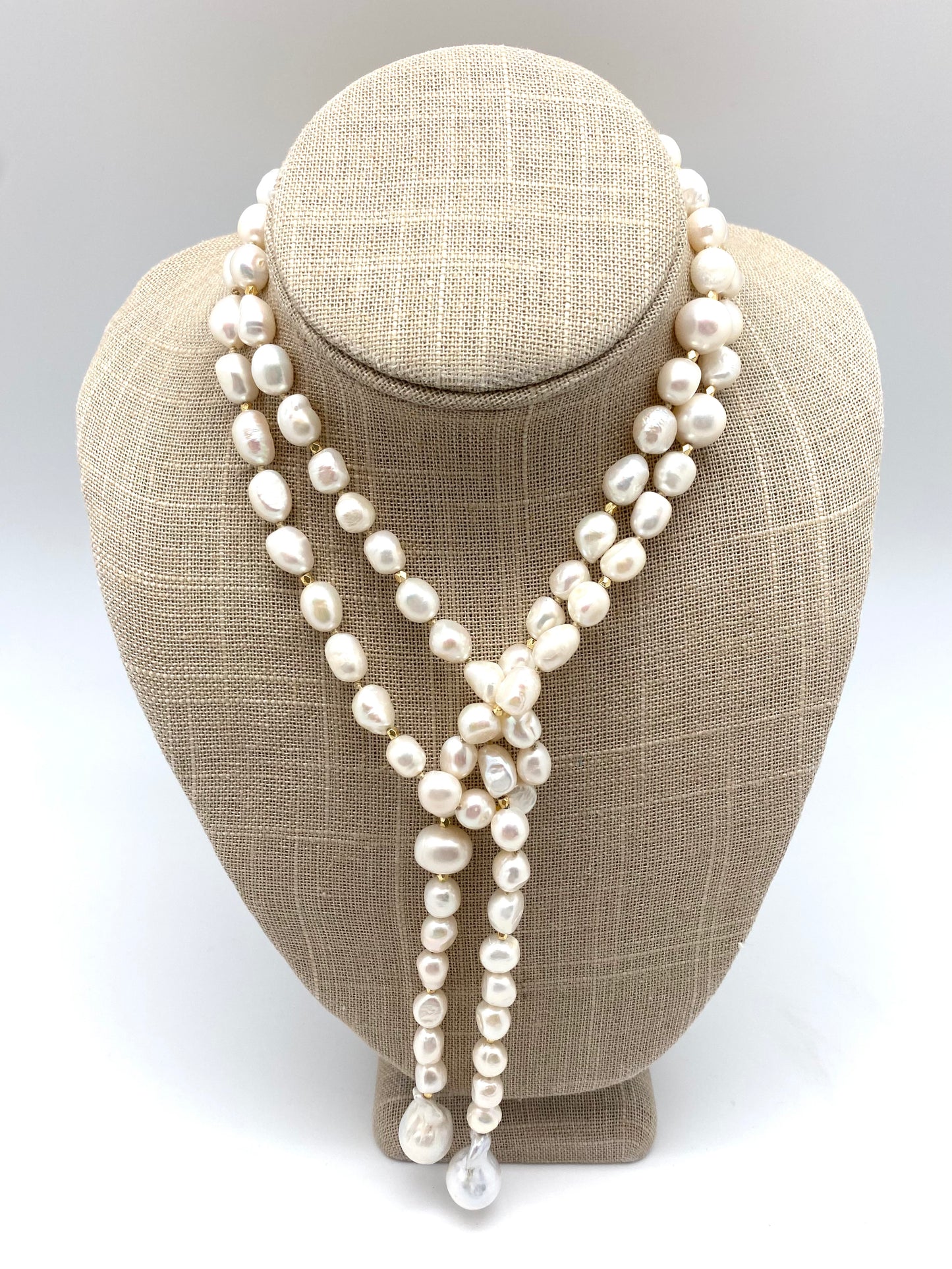 Alice lariat, white pearl