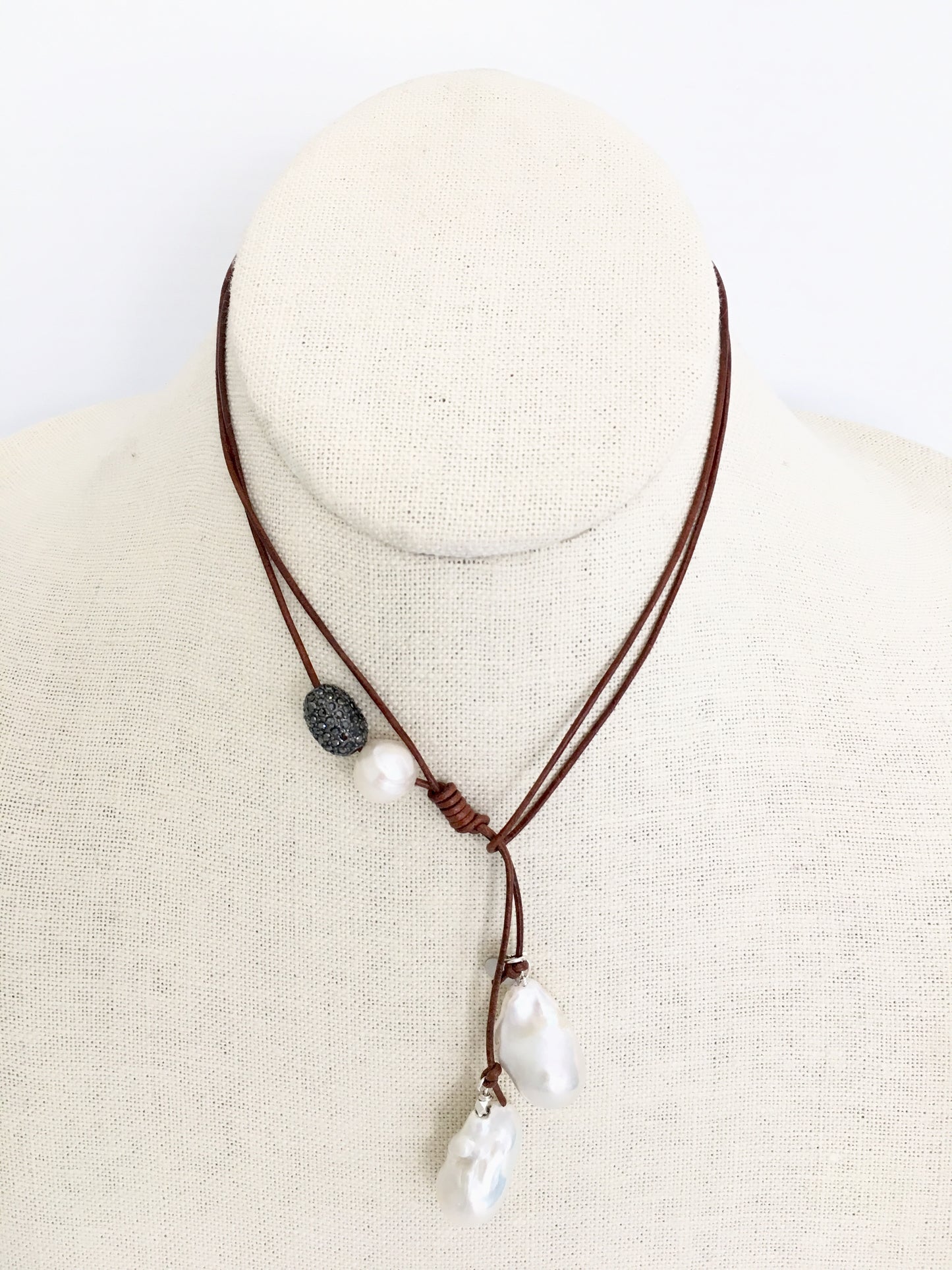 Fia Necklace - saddle/white