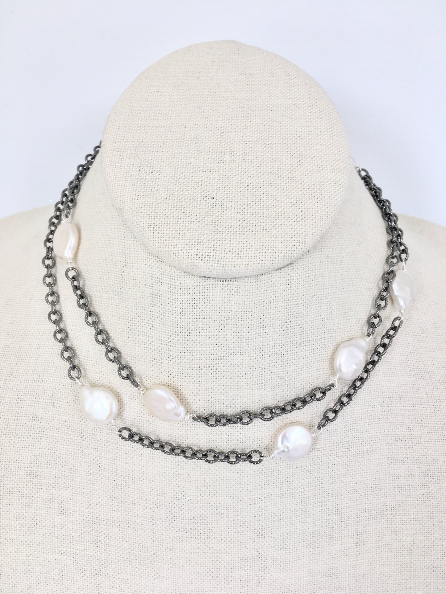 Sara coin, white pearl and oxidized chain