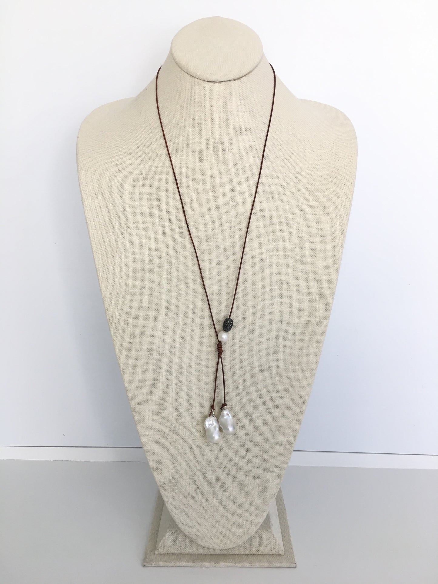 Fia Necklace - saddle/white