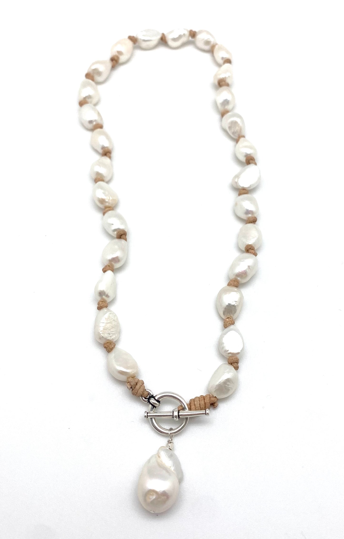 Siri necklace, white pearl