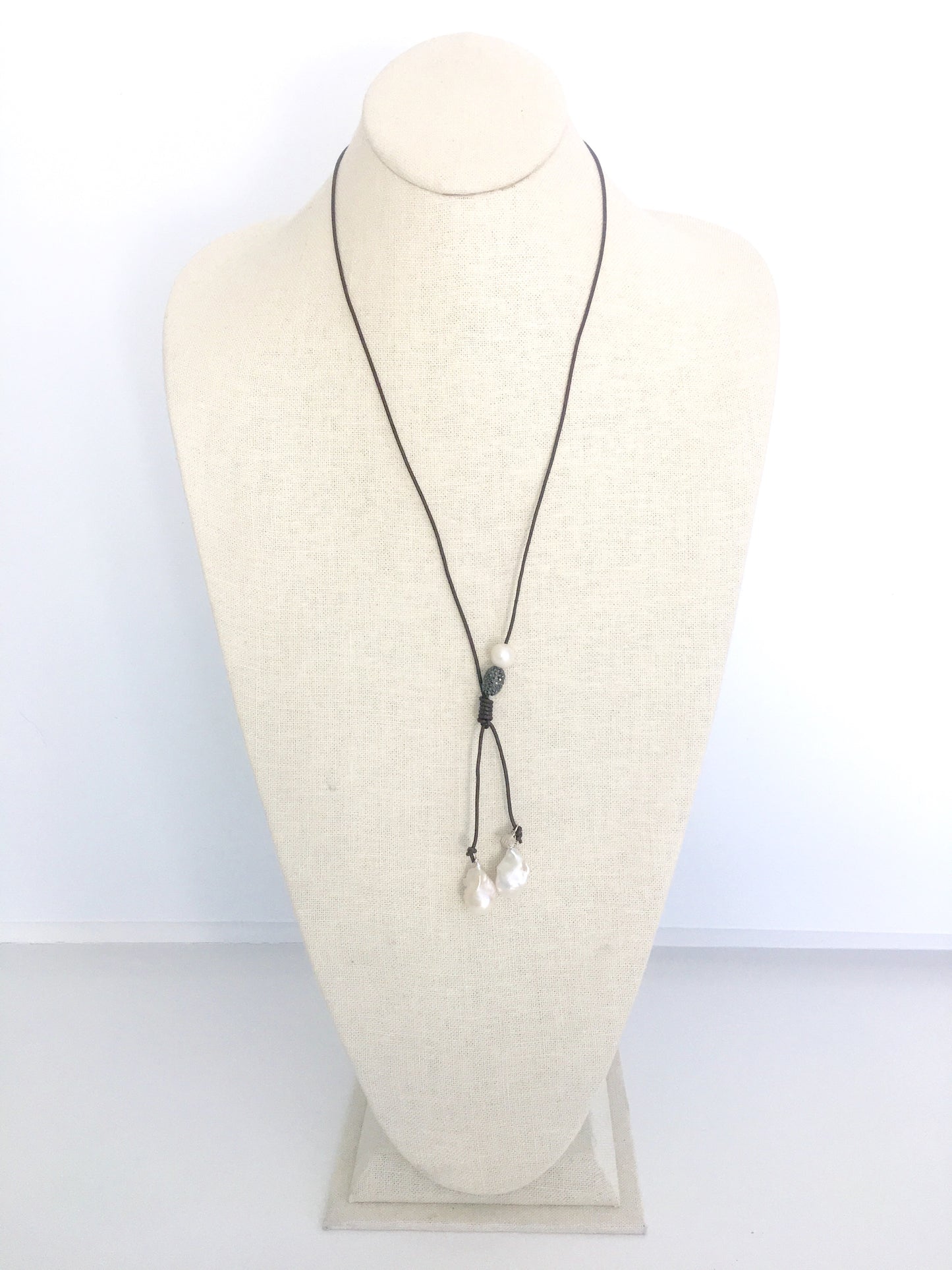 Fia Necklace - chocolate/white