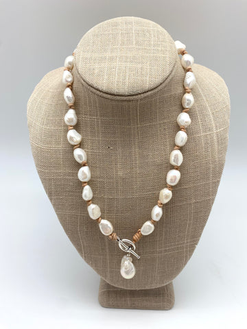 Siri necklace, white pearl