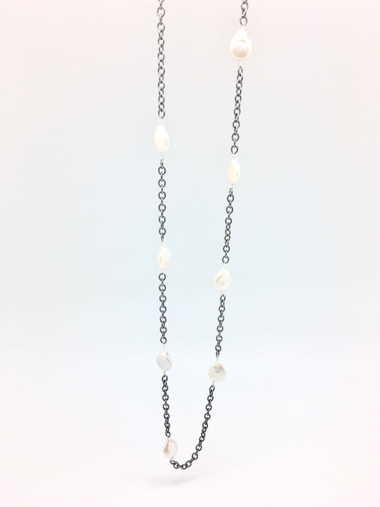 Sara coin, white pearl and oxidized chain