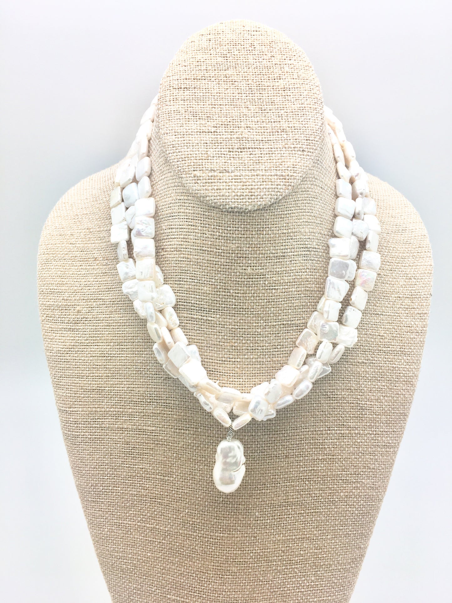 Karin necklace - white pearl