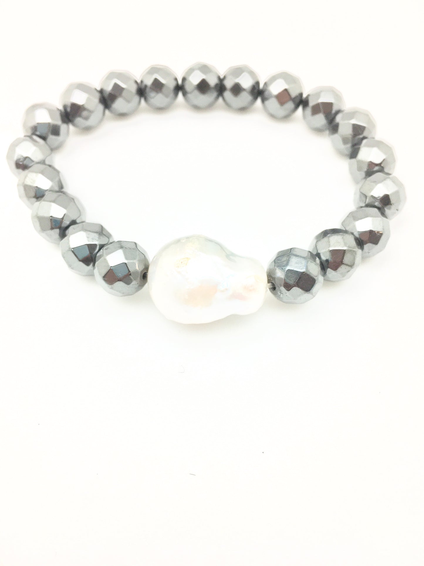 Annie baroque, hematite/white baroque pearl