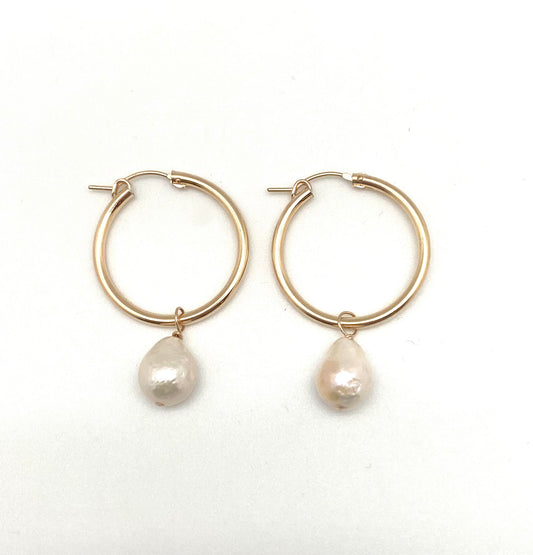 Nina pearl hoop - gold/white